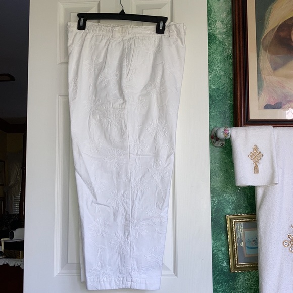 CHICO’s wh w/wh embroidered cotton all over, 2 pockets front, 2 back.  $30 - Picture 6 of 6